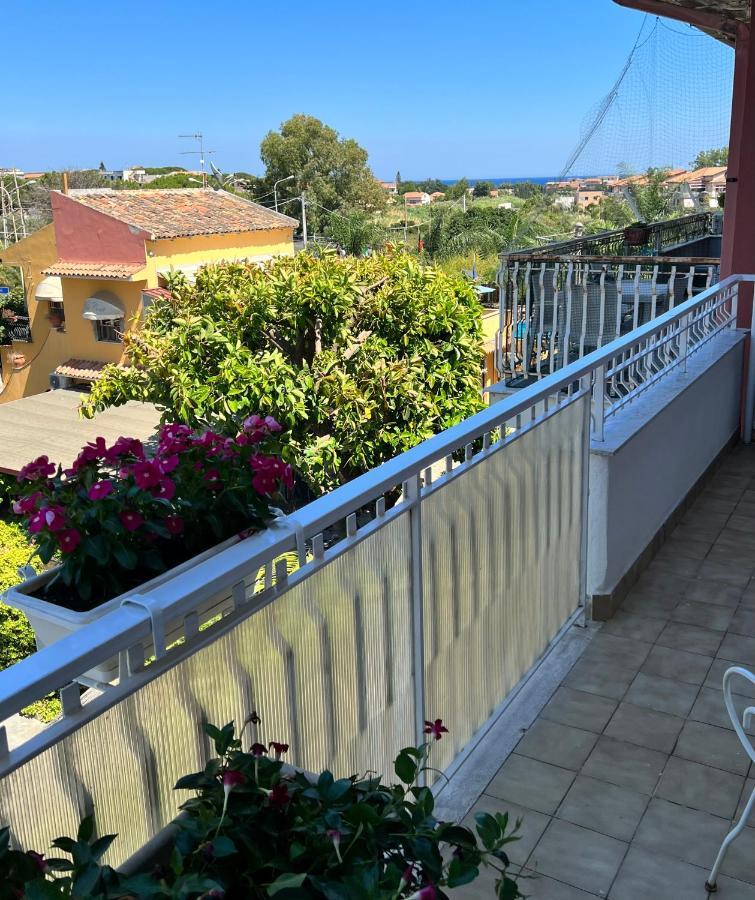 Relaxing Apartments Giardini Naxos Exterior photo